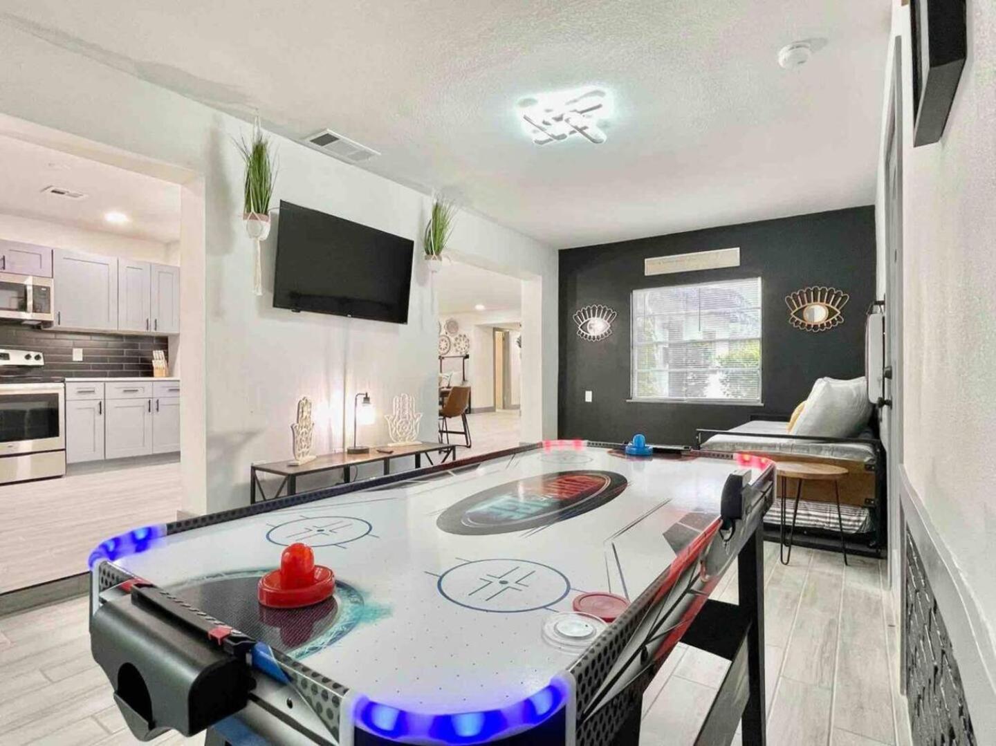Modern 3Br Family Fun, Fast Wifi & Pet-Friendly Orlando