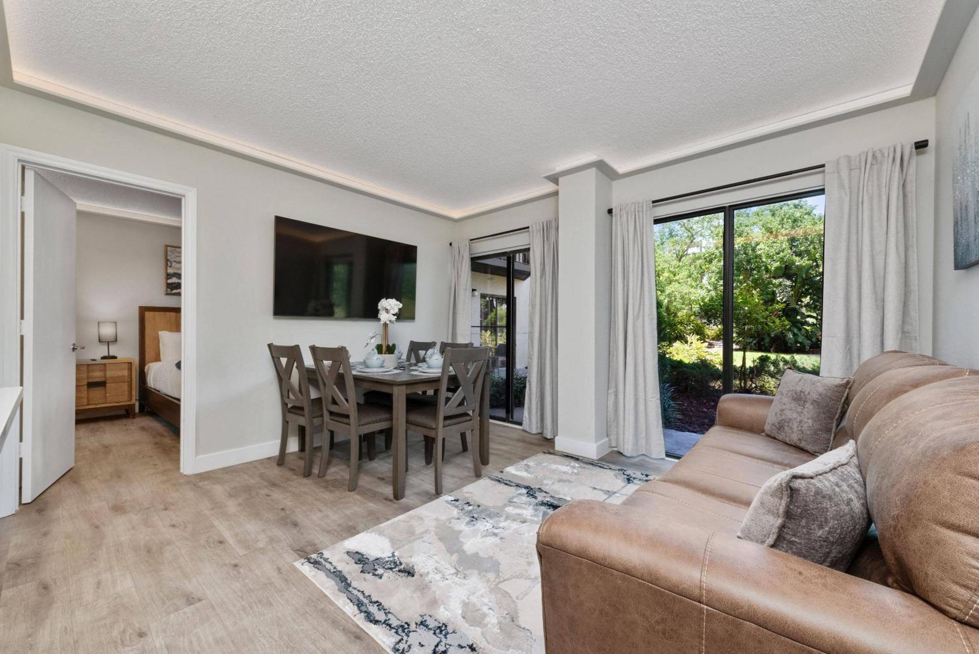 Luxury 2 The Enclave Near Parks *