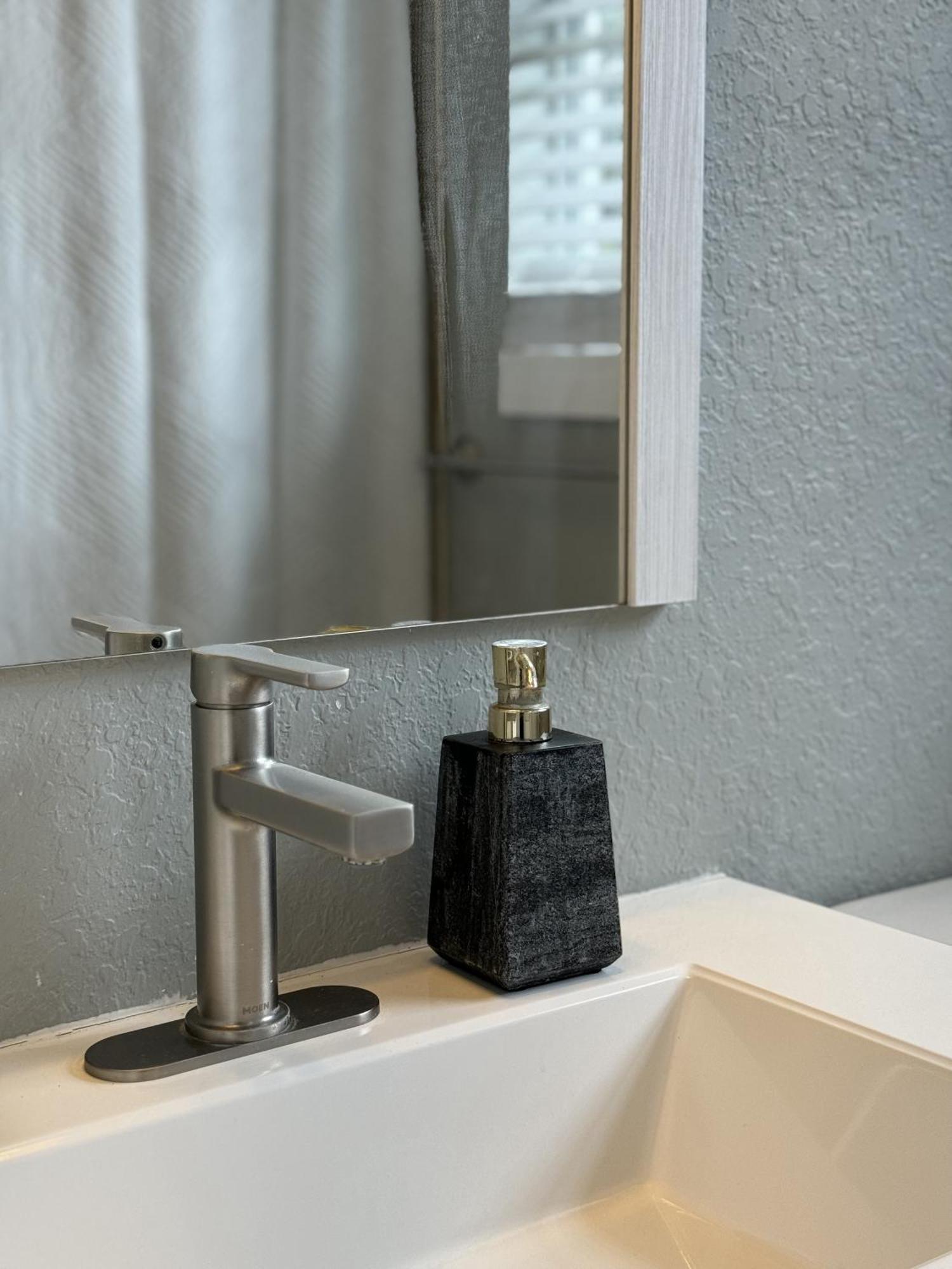 Homestay Contemporary Haven Stylish And Comfortable Space Orlando