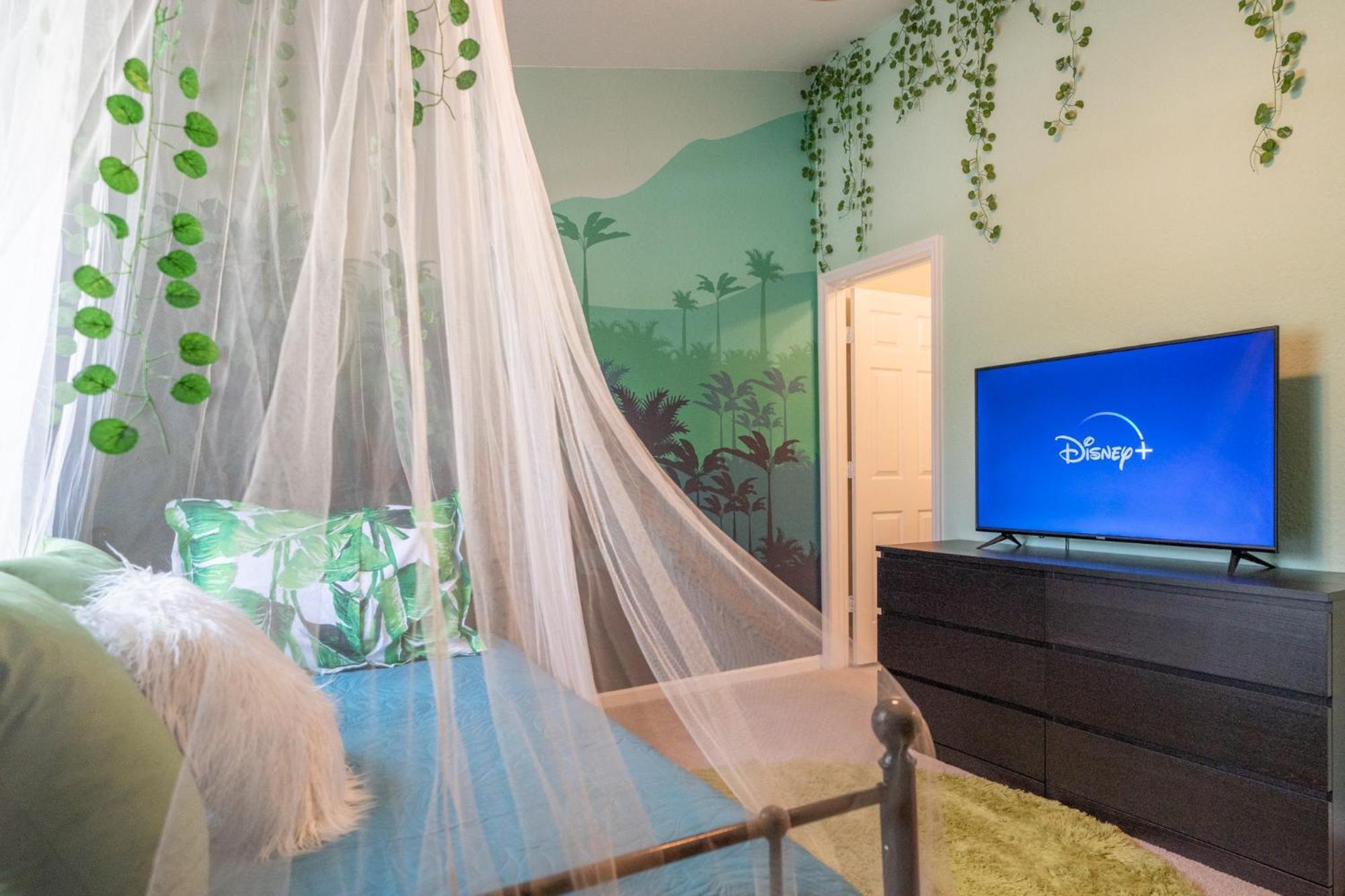 Chic Jungle Escape With Pool Near Holiday home Orlando