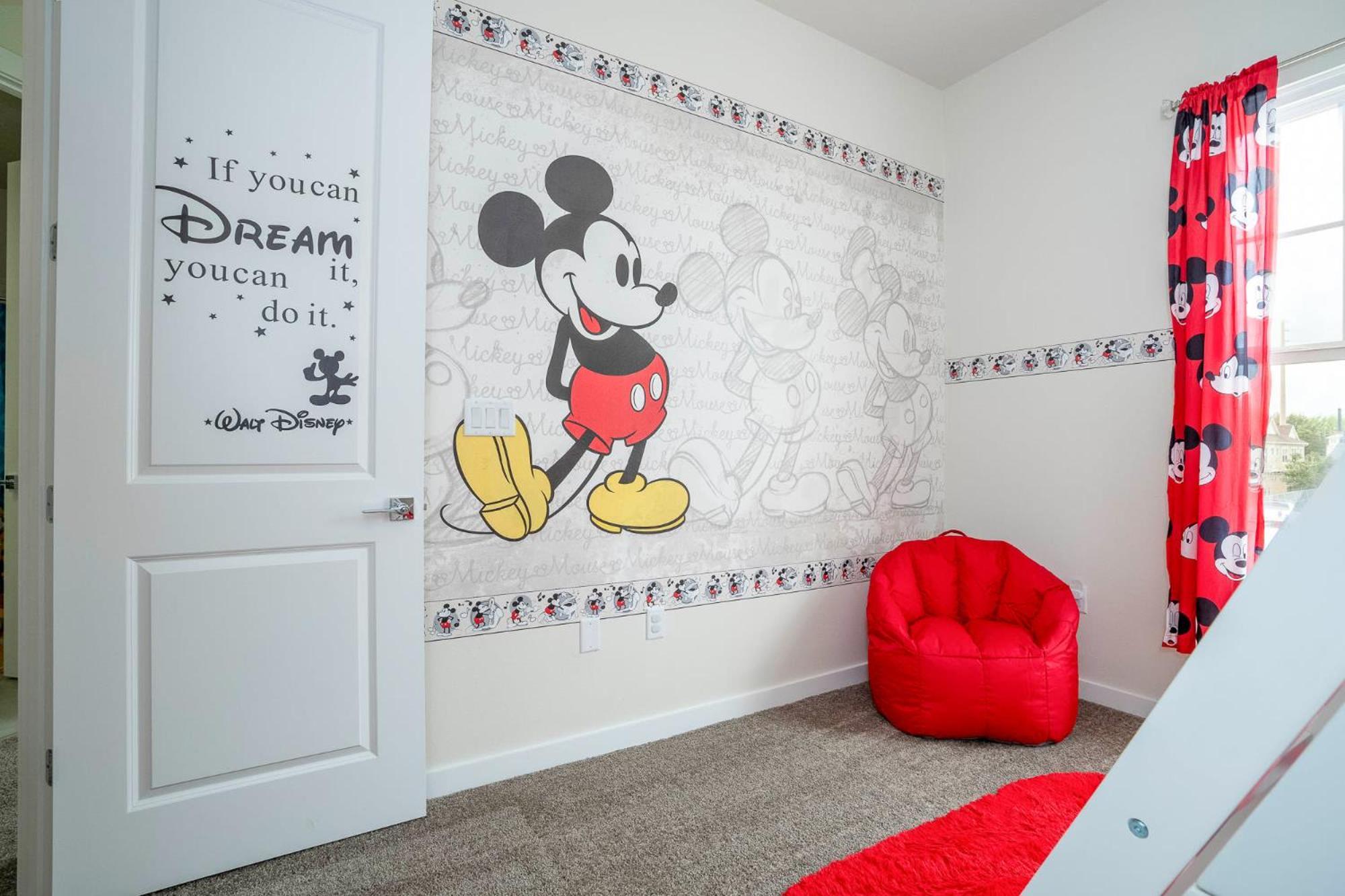 Upstay - Mickey Mouse House W Access
