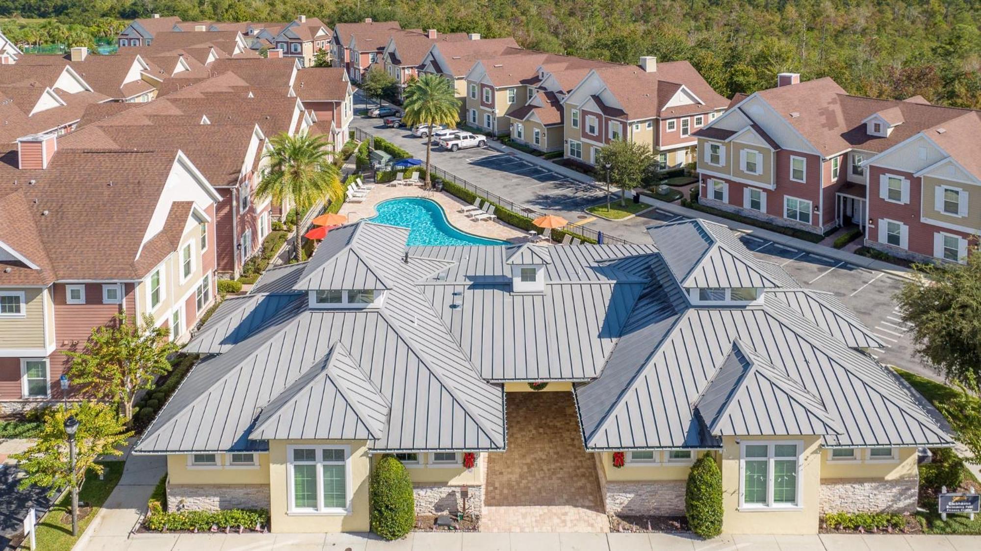 Upstay - Mickey Mouse House W Access *