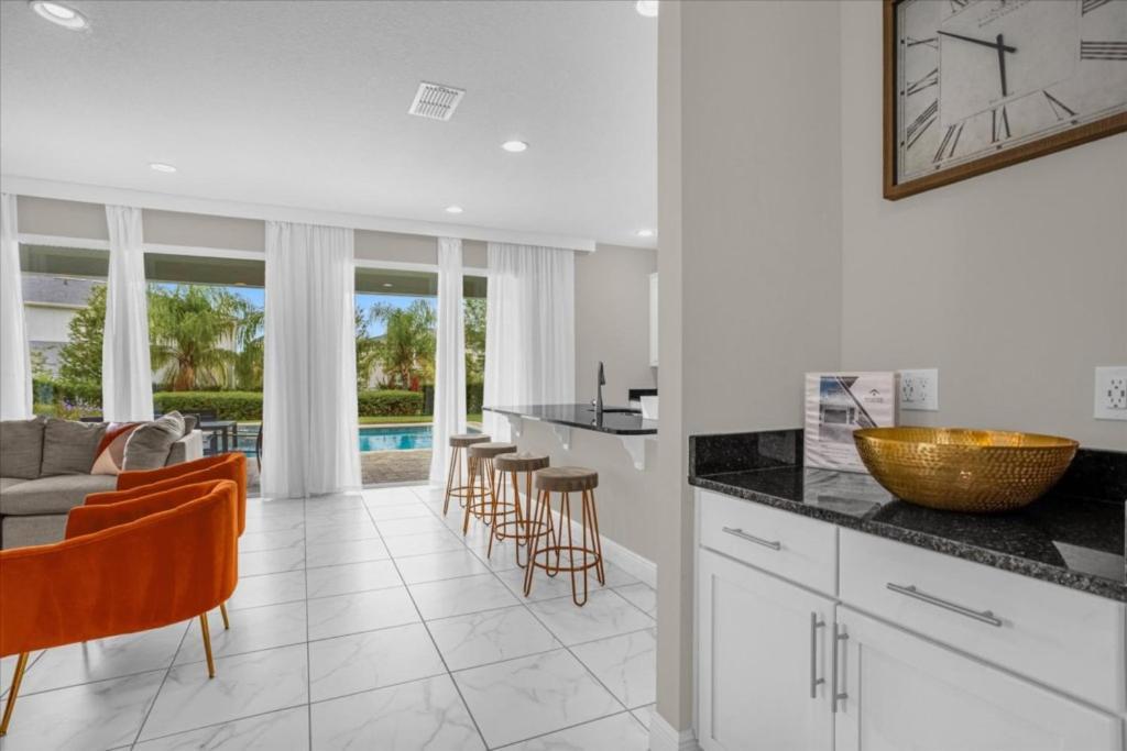 5 Bedrooms- 5 Bathrooms- Encore 7712 Fd