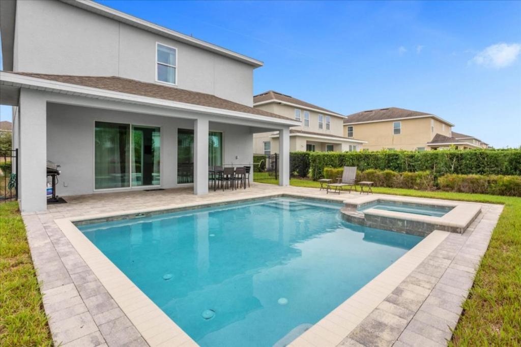 5 Bedrooms- 5 Bathrooms- Encore 7712 Fd *