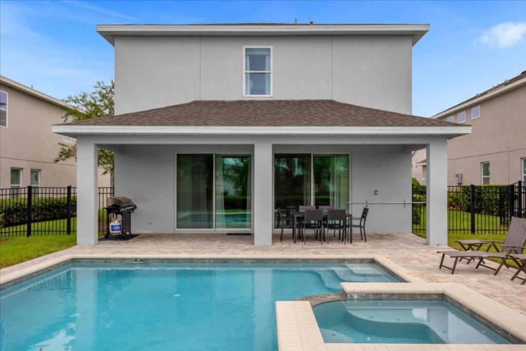 5 Bedrooms- 5 Bathrooms- Encore 7712 Fd Orlando