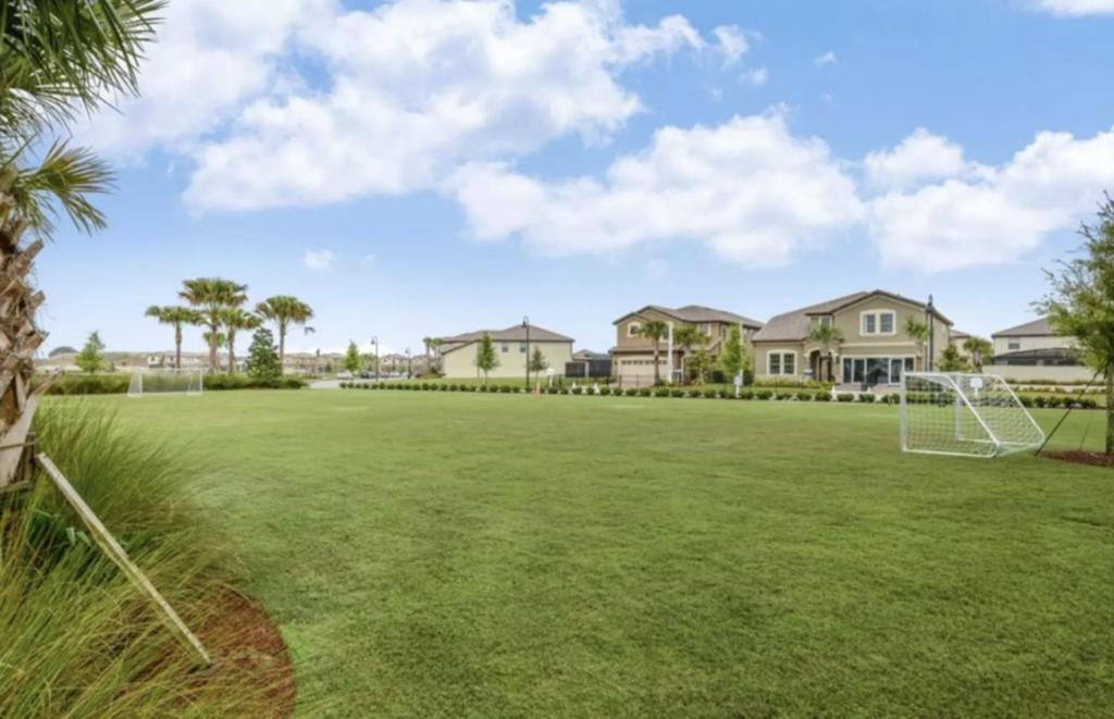 5 Bedrooms - 4,5 Bathrooms - Windsor At Westside 8917 Sa