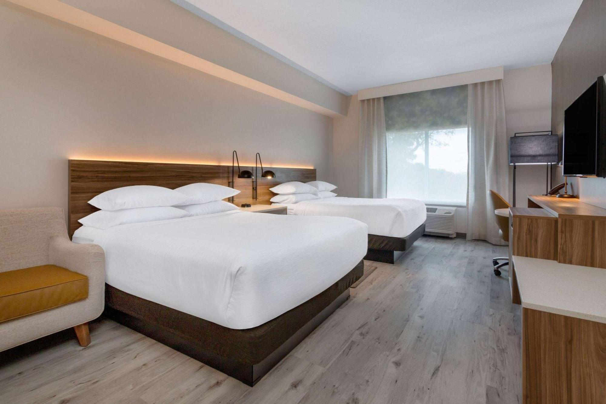 Wyndham Garden Airport - Free Airport Shuttle Hotel 3*