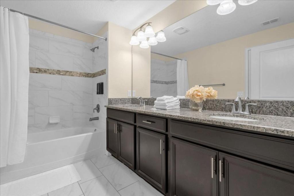 5 Bedrooms - 4 Bathrooms - Storey 3149 Pp *