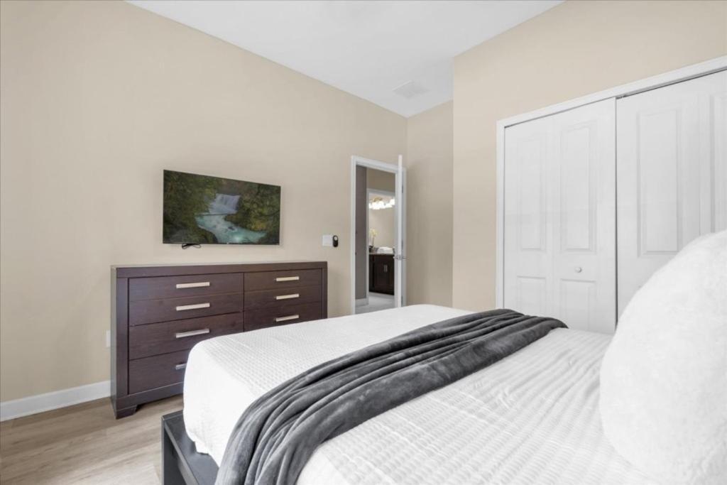 5 Bedrooms - 4 Bathrooms - Storey 3149 Pp * Orlando
