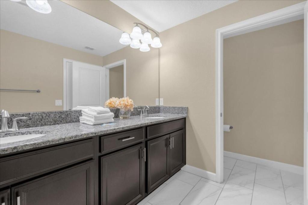 5 Bedrooms - 4 Bathrooms - Storey 3149 Pp