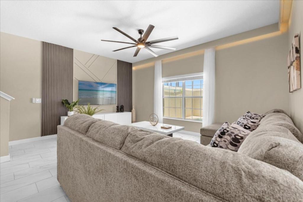 5 Bedrooms - 4 Bathrooms - Storey 3149 Pp * Orlando