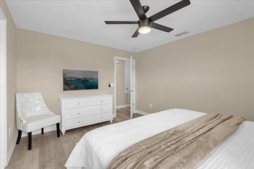 5 Bedrooms - 4 Bathrooms - Storey 3149 Pp *