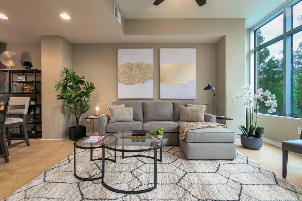 Stunning & Luxurious 2bed 2bath Open Floor Plan Orlando