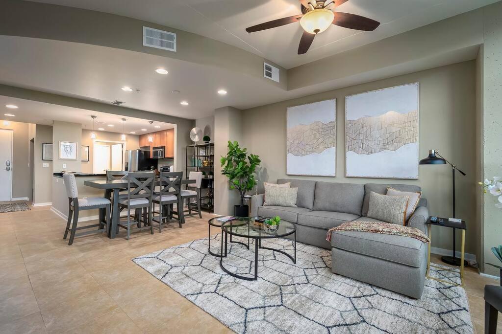 Stunning & Luxurious 2bed 2bath Open Floor Plan * Orlando