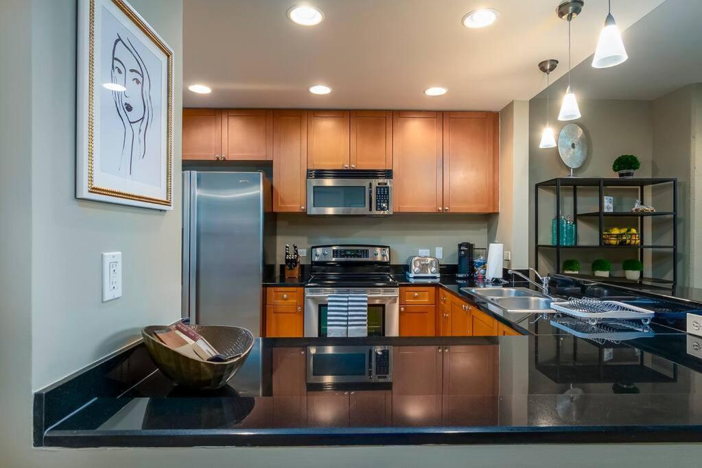 Stunning & Luxurious 2bed 2bath Open Floor Plan