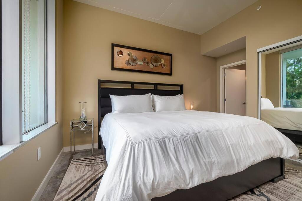 Apartment Stunning & Luxurious 2bed 2bath Open Floor Plan