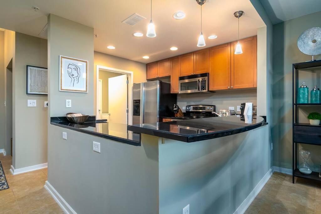 Stunning & Luxurious 2bed 2bath Open Floor Plan