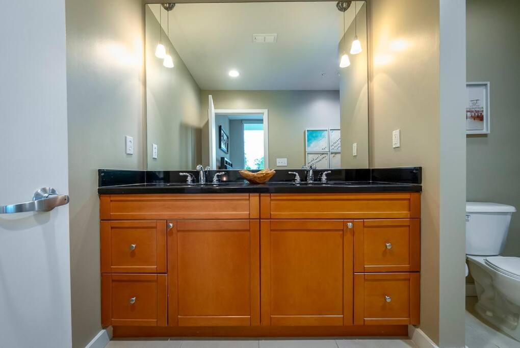 Stunning & Luxurious 2bed 2bath Open Floor Plan * Orlando