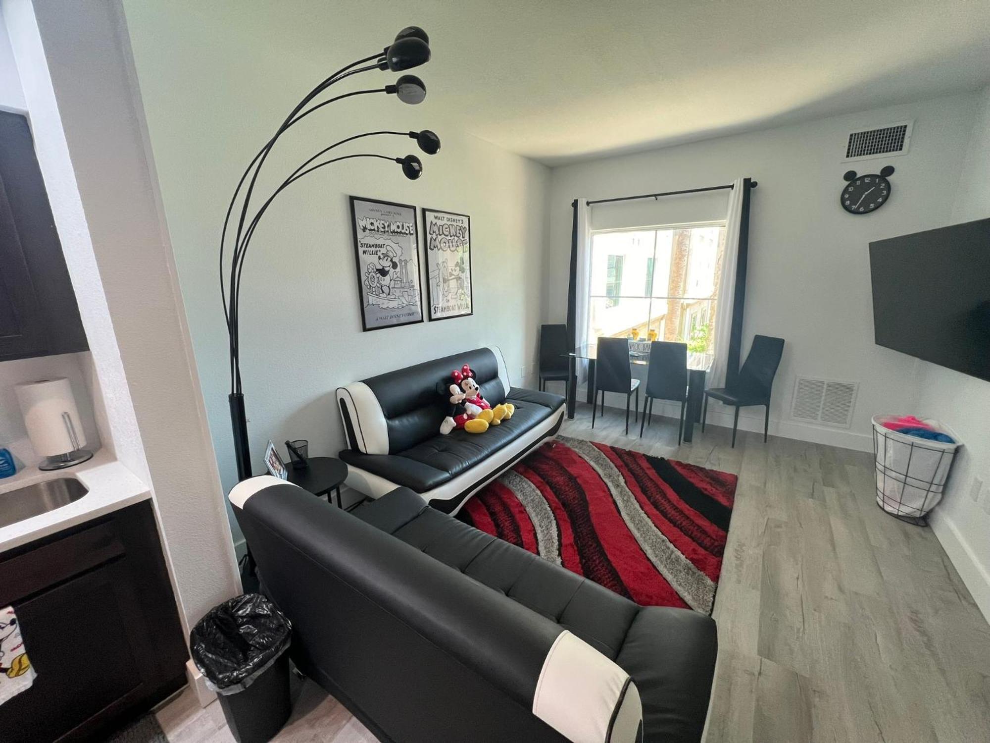 Free Shuttle 3 Queen Beds