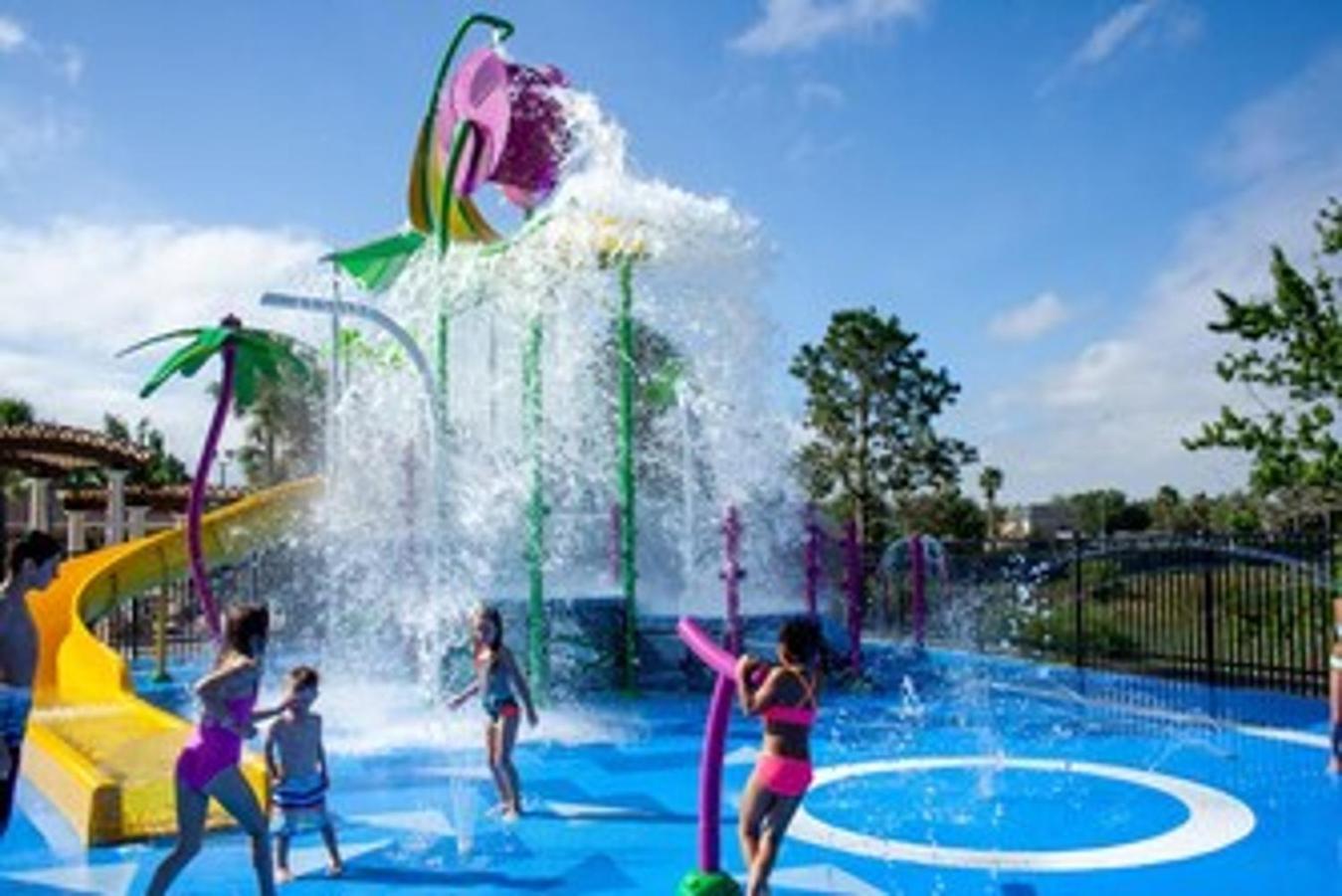 Mickey's Splash Pad, 2 Miles To Holiday home *