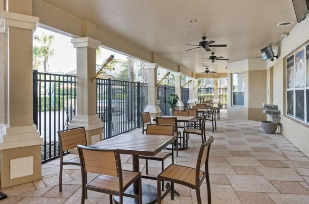 Beautiful 3 Bed Townhome In Windsor Hills Townhouse Holiday home *