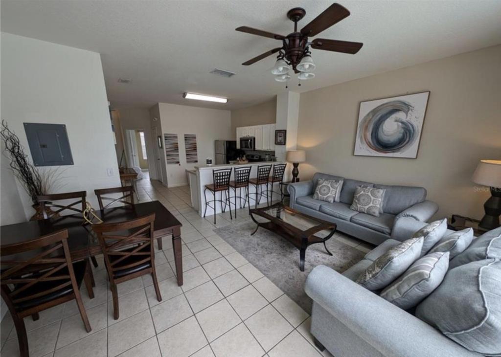 Beautiful 3 Bed Townhome In Windsor Hills Townhouse