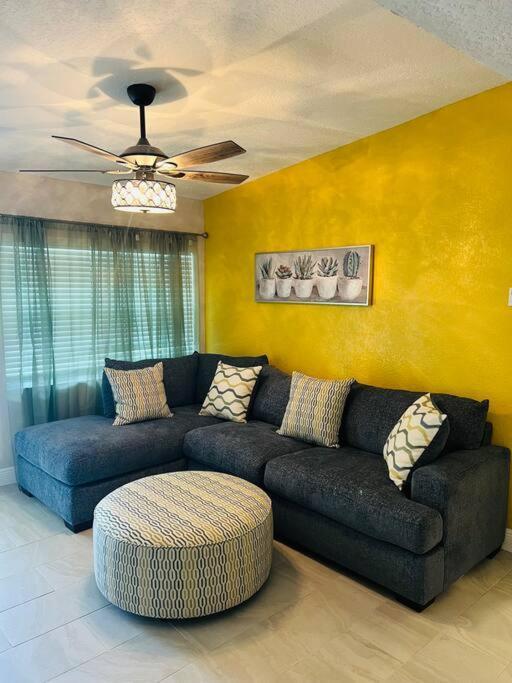 6 Bedrooms Cluethemed Near Parks Holiday home
