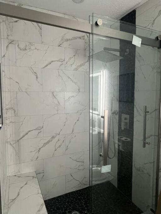 6 Bedrooms Cluethemed Near Parks