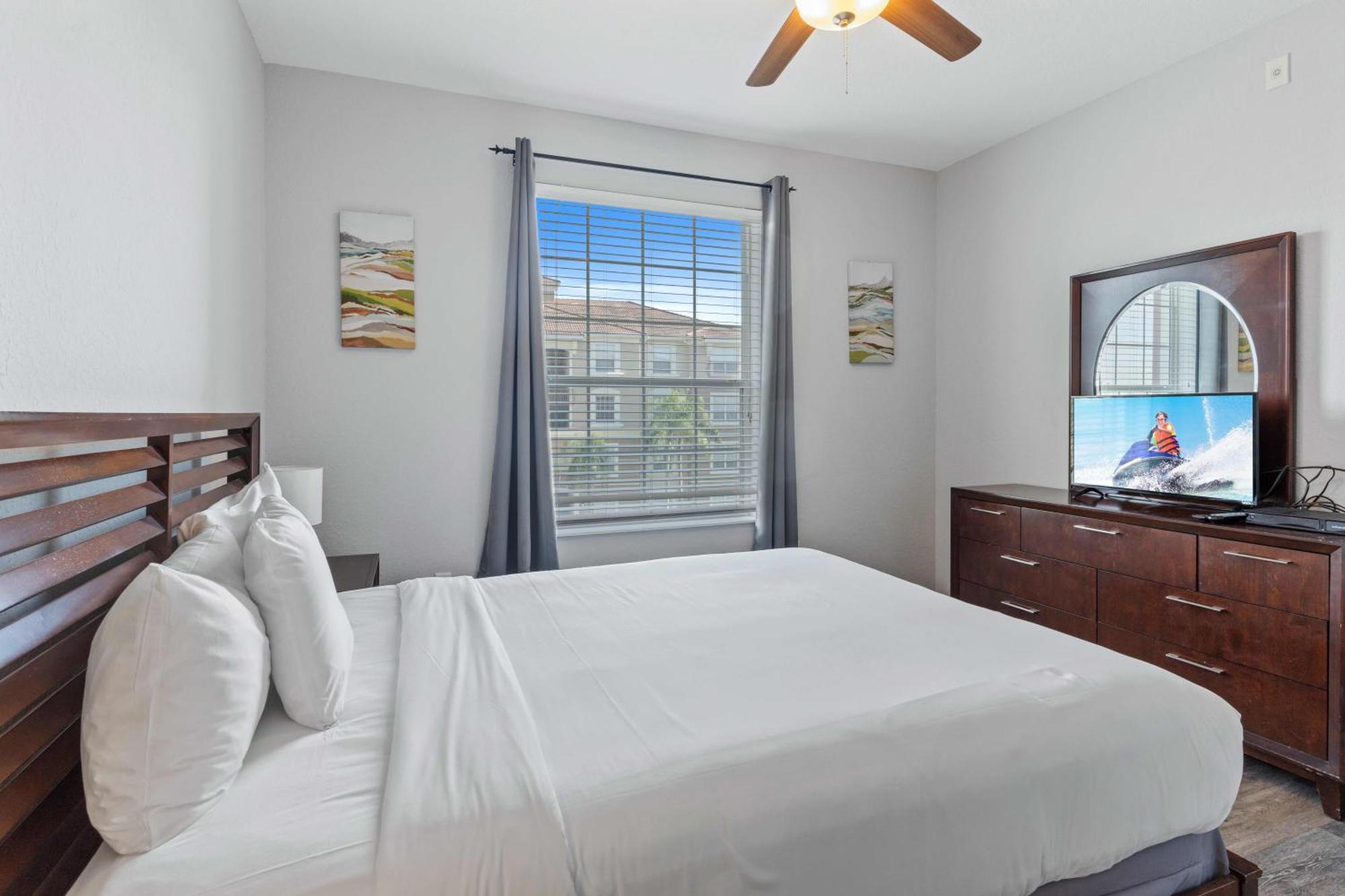 4840 Cayview Avenue 303 Apartment