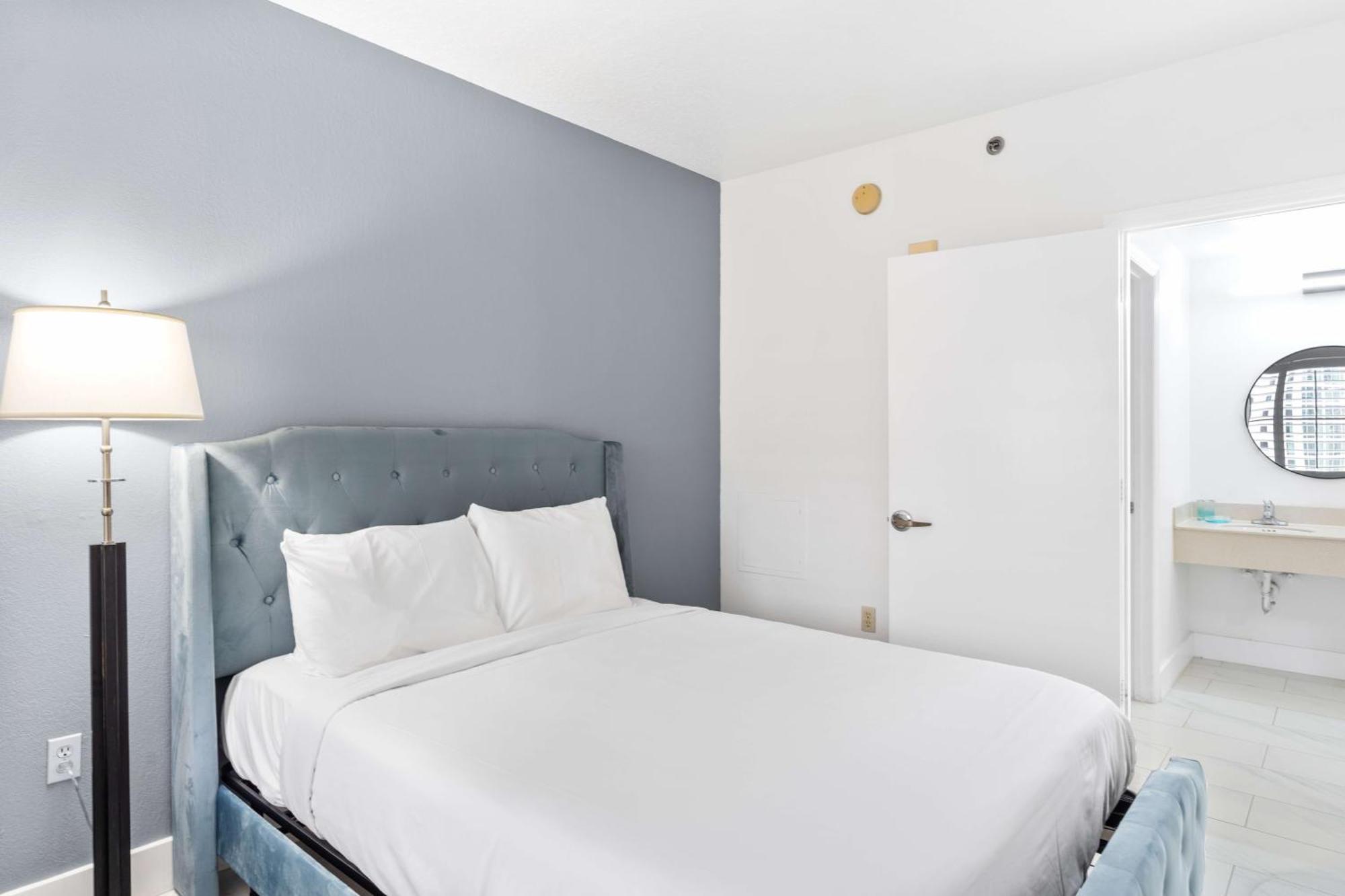 Apartment 7601 Canada Avenue 502