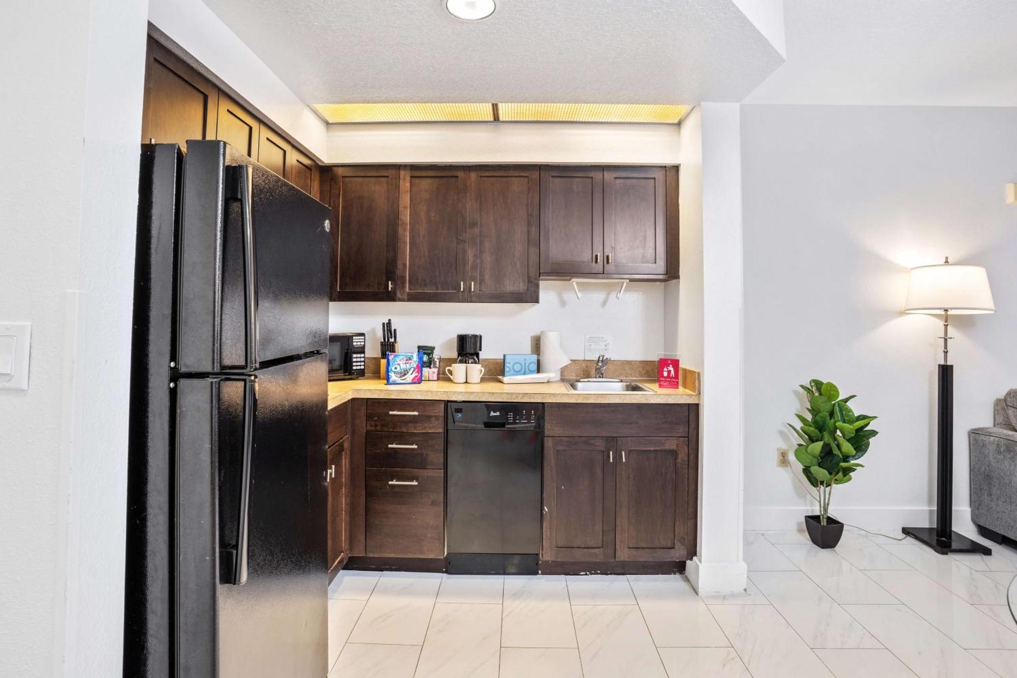 Apartment 7601 Canada Avenue 502 *
