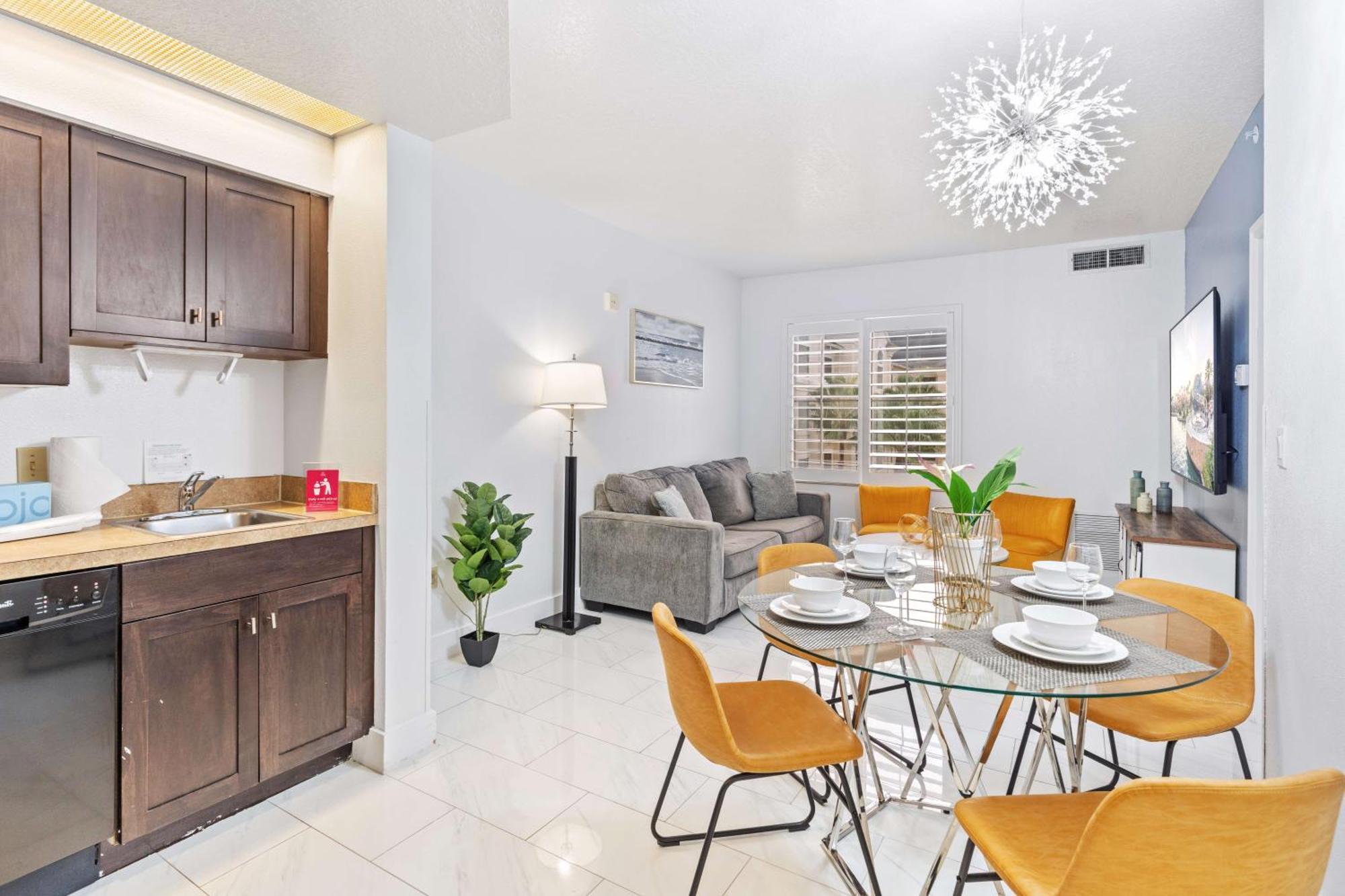 Apartment 7601 Canada Avenue 502 *