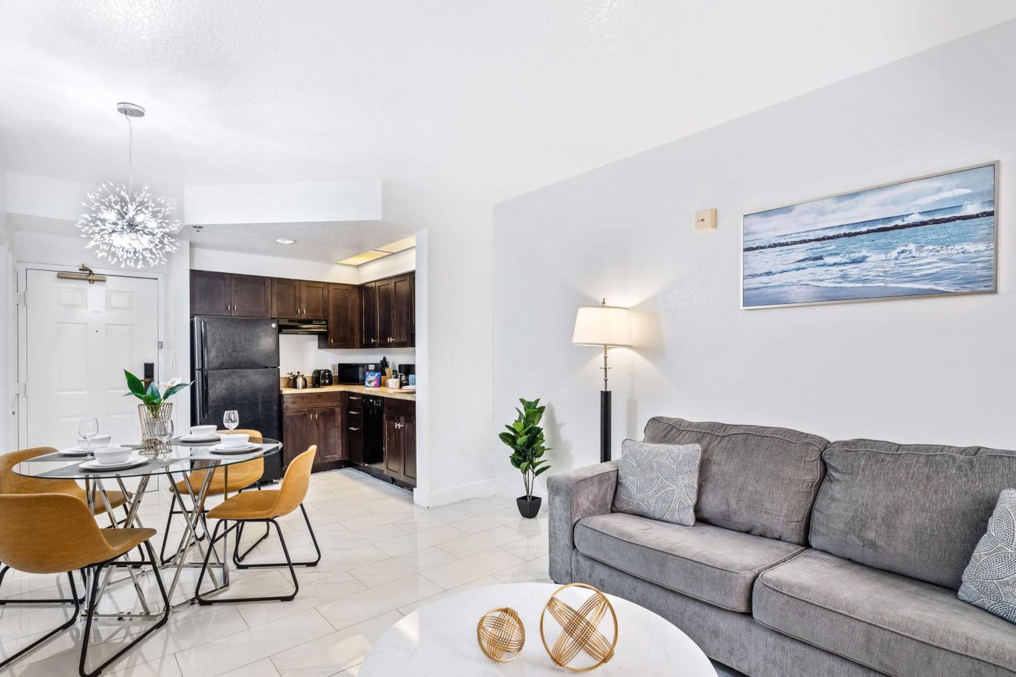Apartment 7601 Canada Avenue 502 *