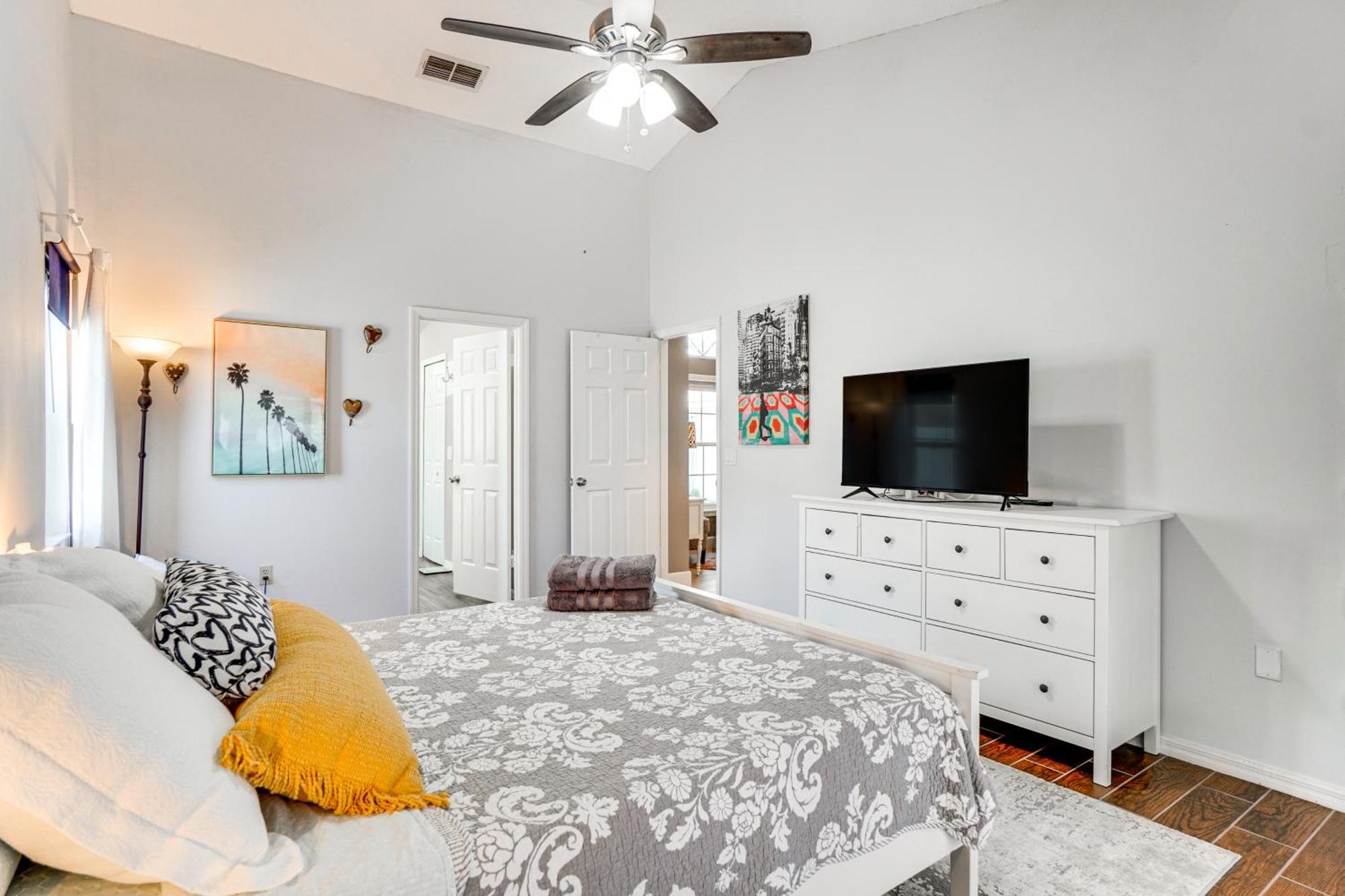 Luxe With Grill And Fenced Yard! *