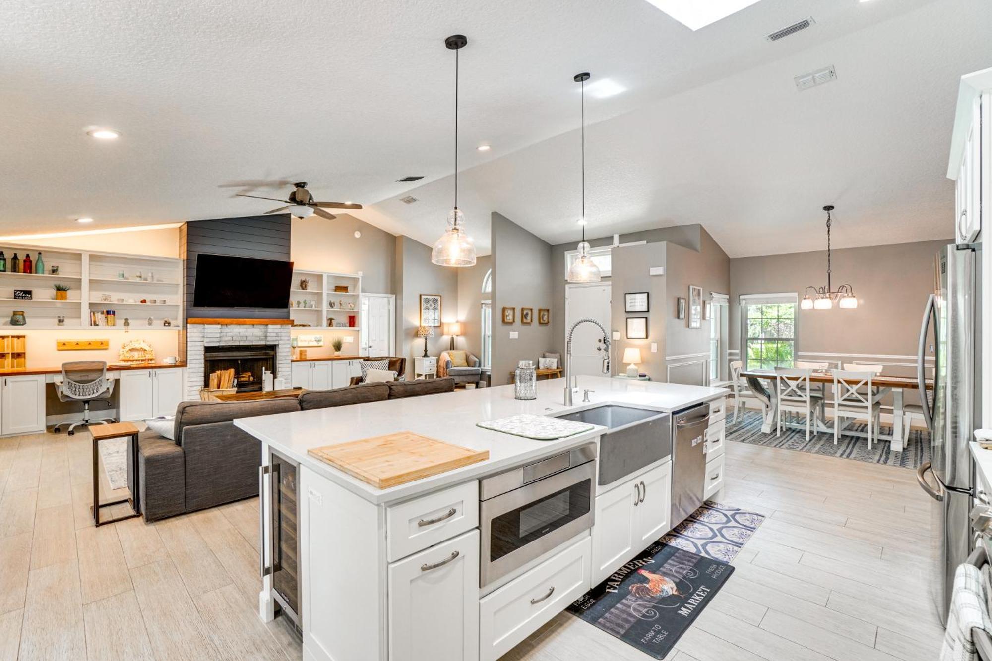 Luxe With Grill And Fenced Yard!