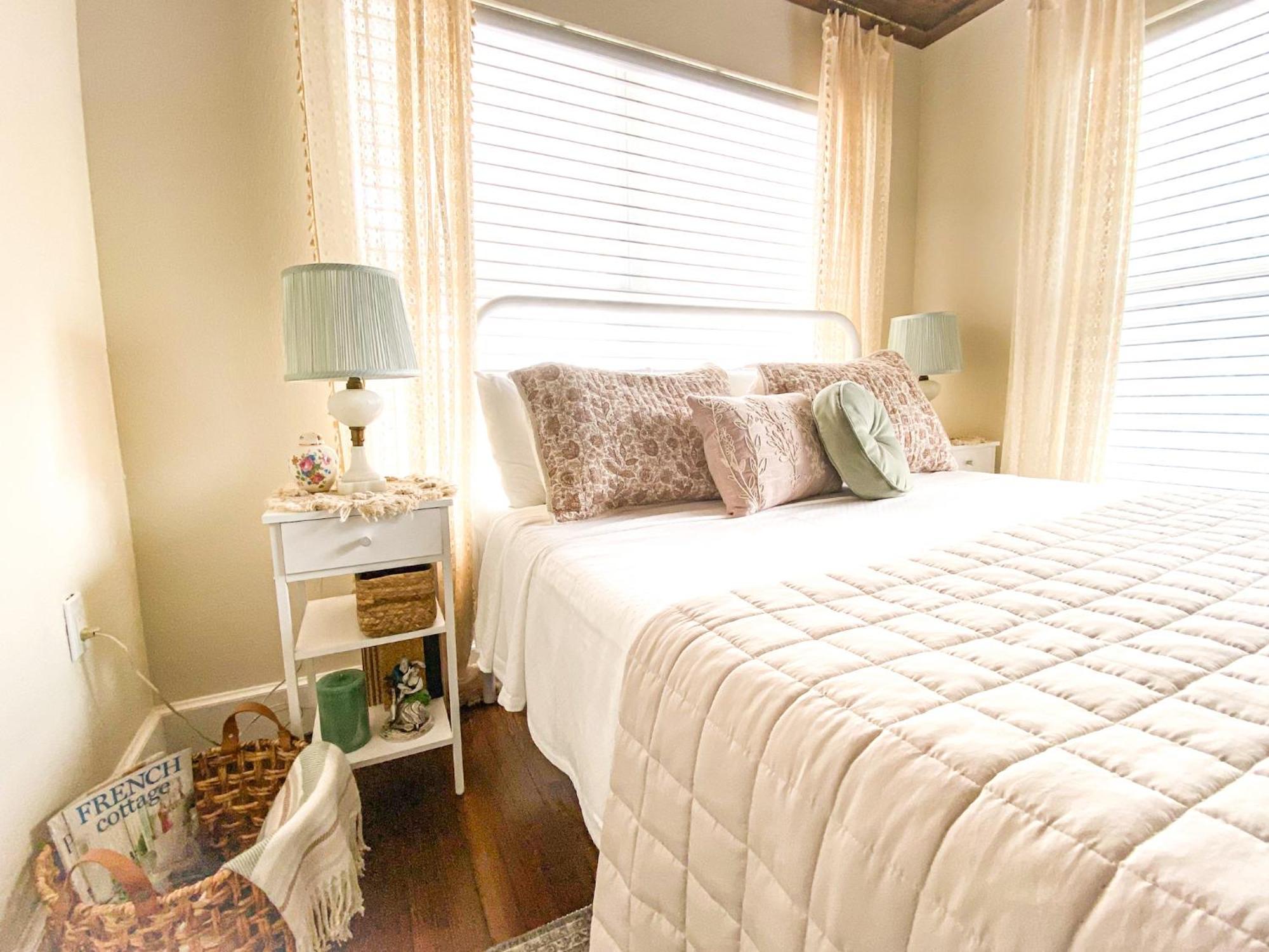 Apartment 1br 1ba In Historic Park Ave