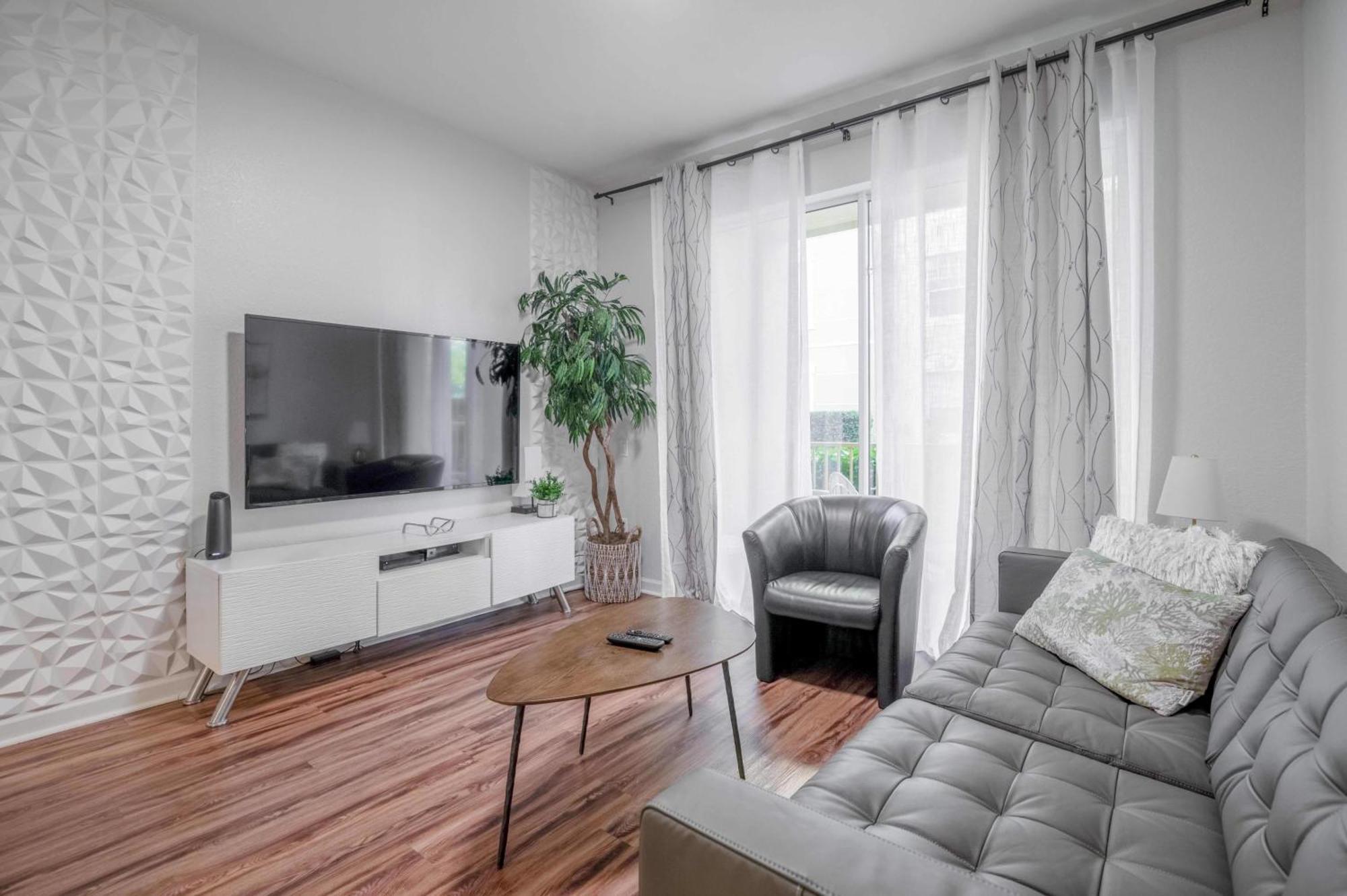 Apartment Vista Cay Luxury Secret Cove Near Theme Parks And Walk To The Convention Center