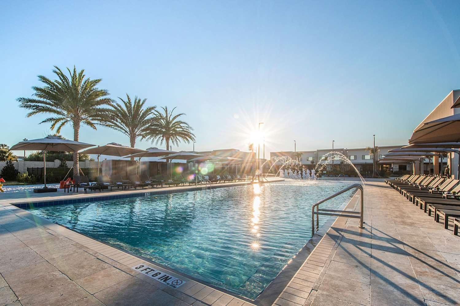 Luxury 7 Min 3 Bedroom - Hot Tub Villa *