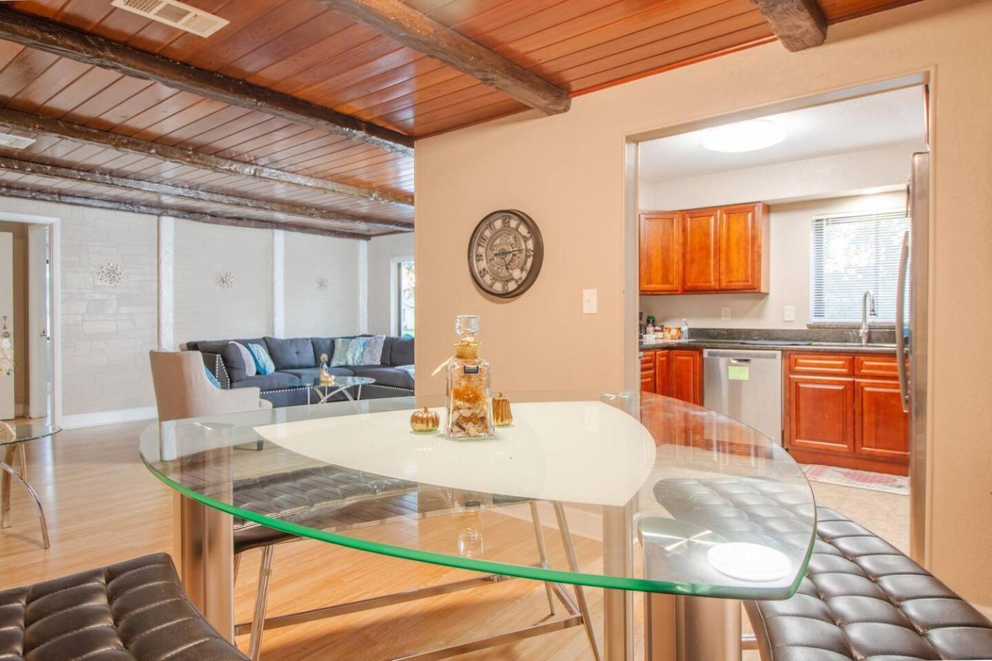 Pet-Friendly 6Br W Fast Wifi Near Downtown! Holiday home