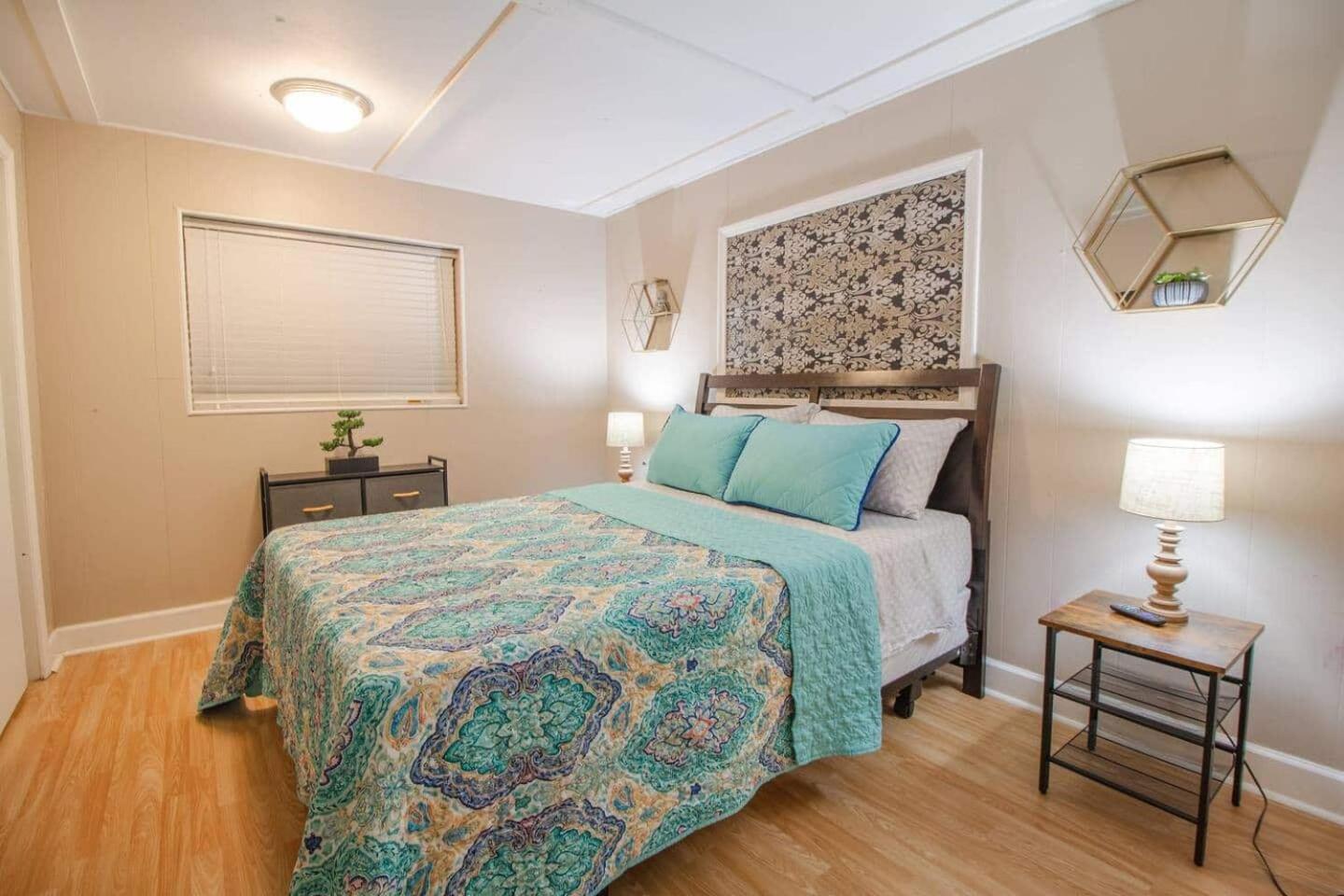 Holiday home Pet-Friendly 6Br W Fast Wifi Near Downtown!
