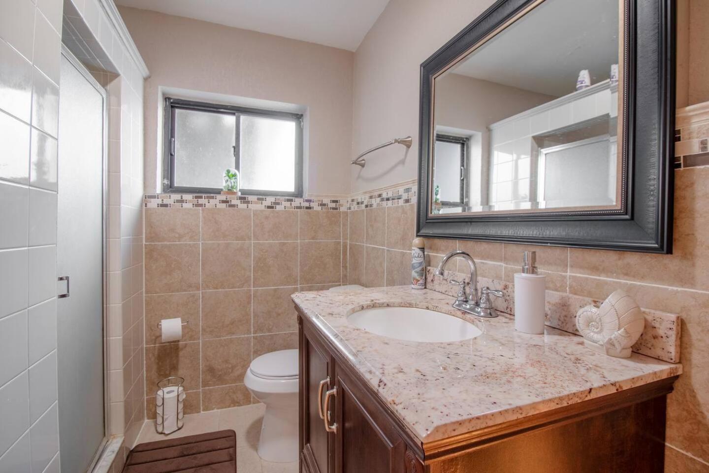 Pet-Friendly 6Br W Fast Wifi Near Downtown!