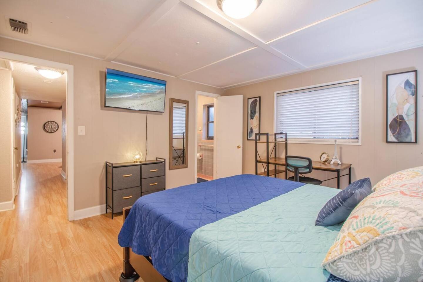 Pet-Friendly 6Br W Fast Wifi Near Downtown! Holiday home