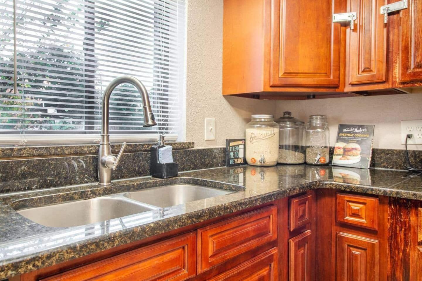 Pet-Friendly 6Br W Fast Wifi Near Downtown! * Orlando