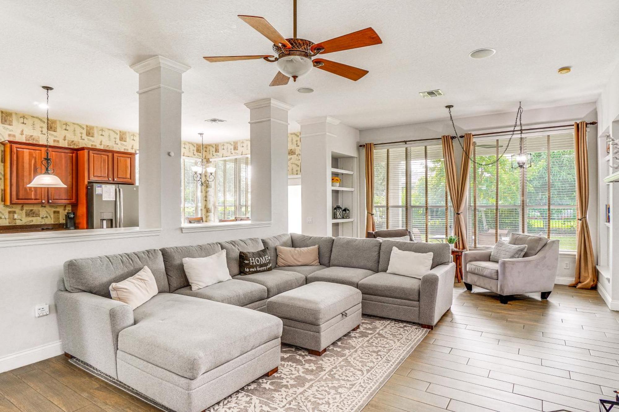Spacious With Community Amenities! Orlando