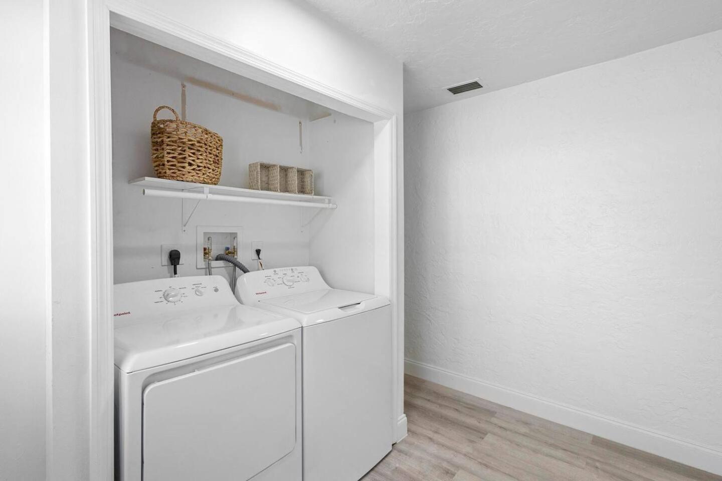 Holiday home Cozy 2Br By Disney Patio, 6 Beds, Pet Ready! Orlando