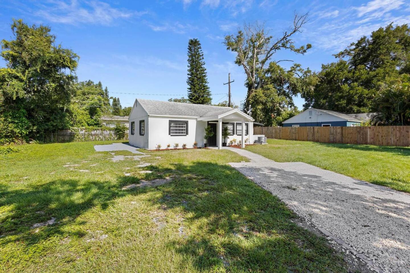 Holiday home Cozy 2Br By Disney Patio, 6 Beds, Pet Ready!