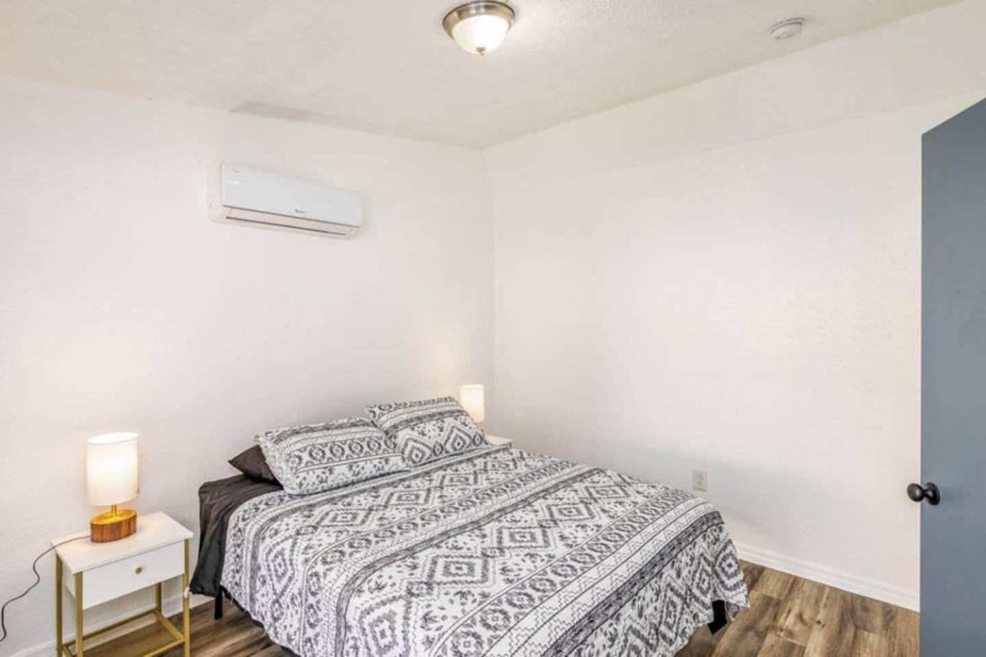 Holiday home 1Br, 3 Beds, Wifi, Pets Ok 20 Min To Disney! *