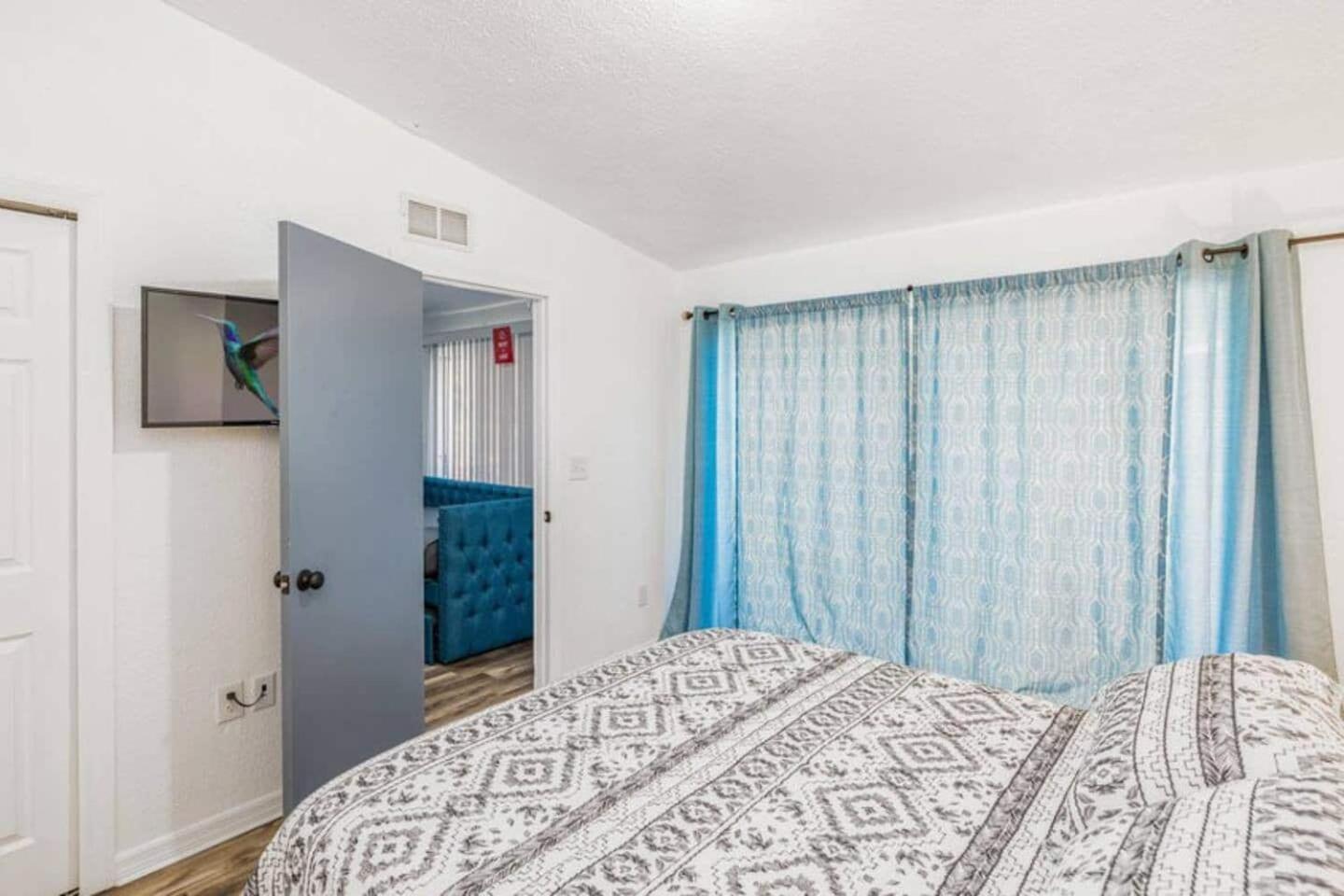 1Br, 3 Beds, Wifi, Pets Ok 20 Min To Disney! Holiday home *