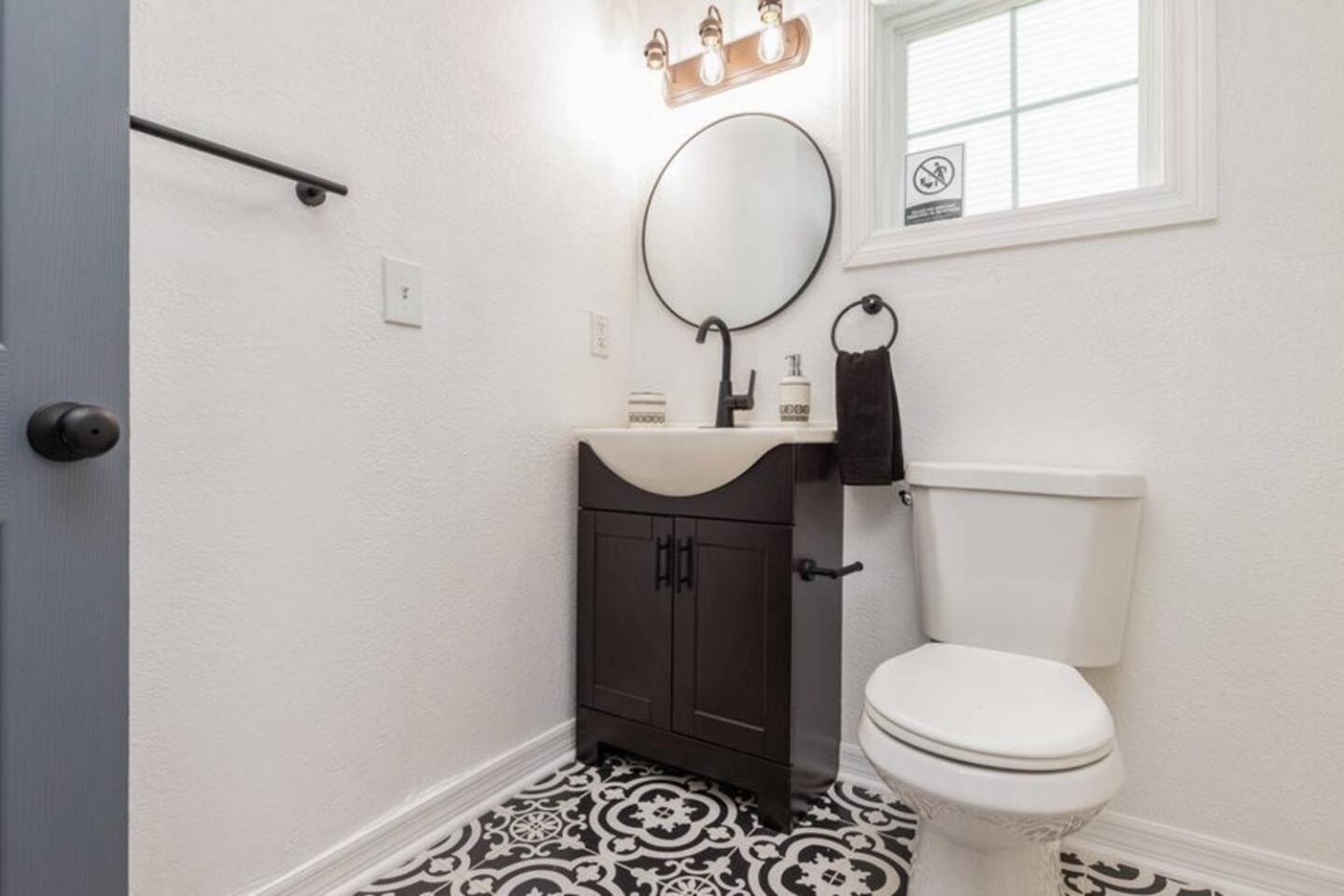 1Br, 3 Beds, Wifi, Pets Ok 20 Min To Disney! Holiday home