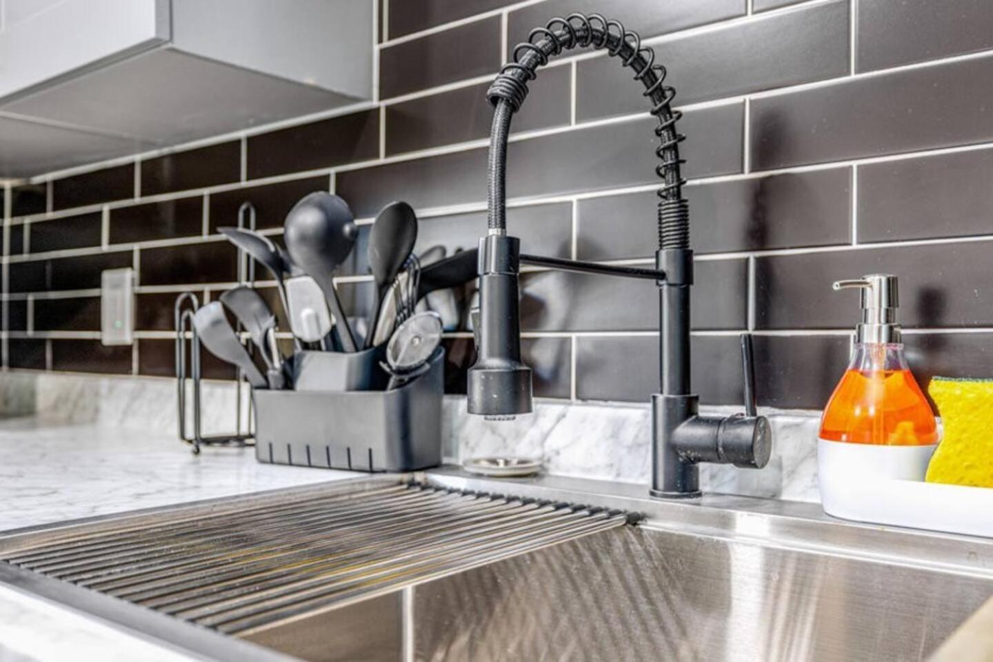 1Br, 3 Beds, Wifi, Pets Ok 20 Min To Disney! Holiday home